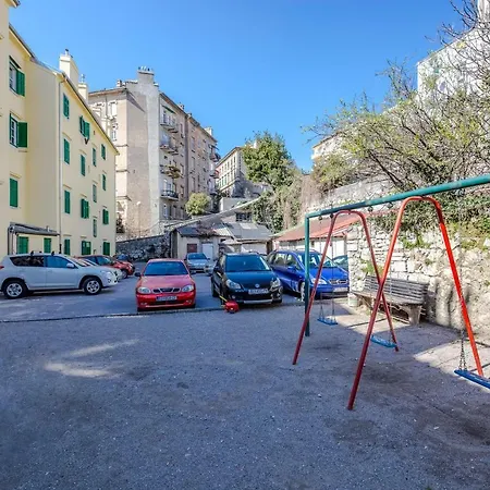 Avalon Apartman *