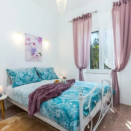 Apartment Avalon