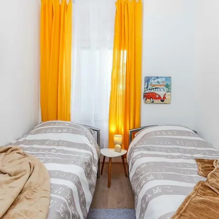 Avalon Apartment *