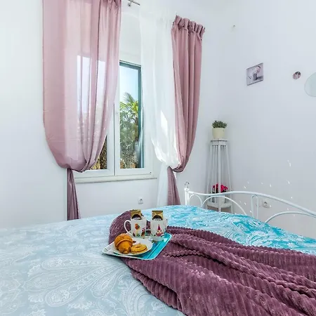 Avalon Apartman *