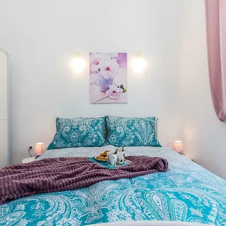Avalon Apartment *